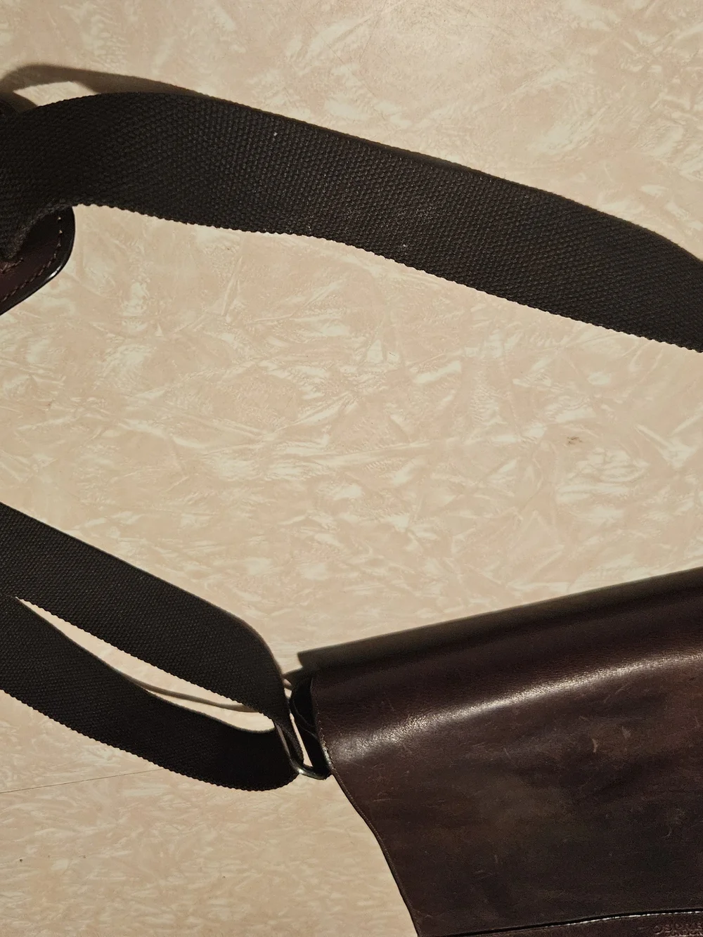 OSPREY Brown Leather Messenger Bag with Adjustable Strap
